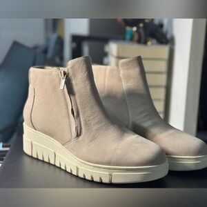 Vionic Women's Light Tan Ankle Booties Uptown Sur Wedge Weatherproof  nubuck